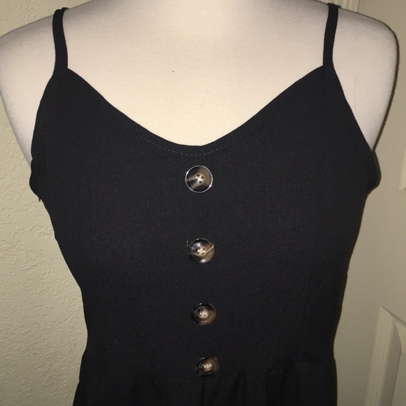 Beautiful button down design midi dress - Picture 4 of 8